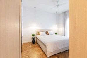 3 bedrooms, desk, iron/ironing board, WiFi