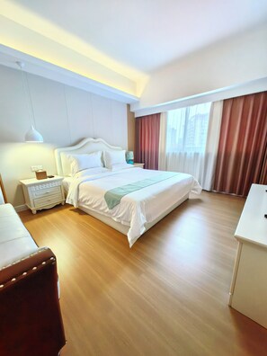 Business Suite, City View | Soundproofing, free WiFi, bed sheets - MiHua Apartment (Guangzhou)
