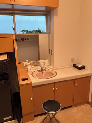 Penthouse Premium, vue montagne | Salle de bain | Ensemble douche/baignoire, baignoire relaxante profonde