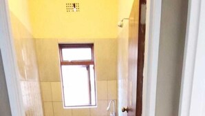 Dobbelt- eller tomannsrom – executive, 6 soverom, hageutsikt | Bad