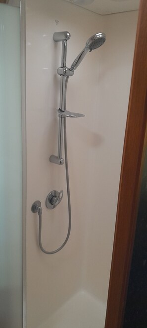 Shower, toilet paper - Caravan for 2 on 10 acre country property. Peace & nature abounds. Pet friendly (Cedar Party)