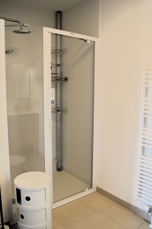 Shower, hair dryer, towels - Entre Plage et Ports : Le 49 - Avec Balcon (Courseulles-sur-Mer)