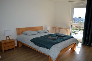 3 bedrooms, iron/ironing board, travel cot, WiFi - Entre Plage et Ports : Le 49 - Avec Balcon (Courseulles-sur-Mer)