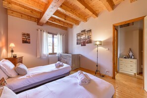 1 chambre, bureau, fer et planche à repasser, Wi-Fi gratuit