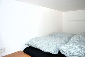 1 bedroom, bed sheets