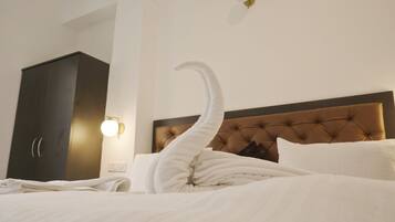 Superior Room | Desk, iron/ironing board, free WiFi, bed sheets