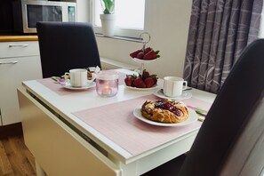 Dining - Deich und Meer holiday apartment – right by the Baltic Sea on the dyke (Stein)