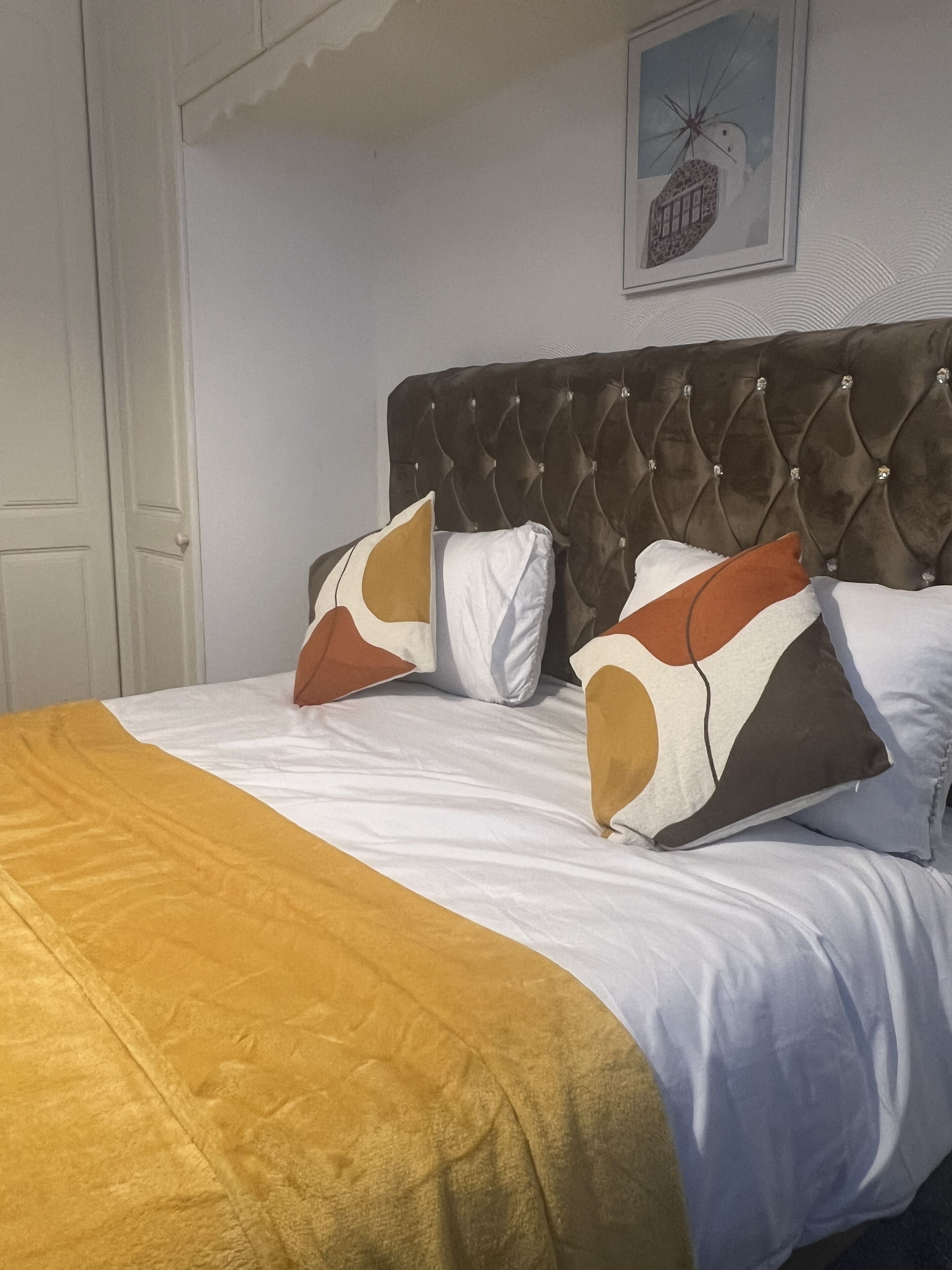 4 bedrooms, desk, iron/ironing board, free WiFi