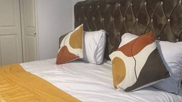 4 bedrooms, desk, iron/ironing board, free WiFi