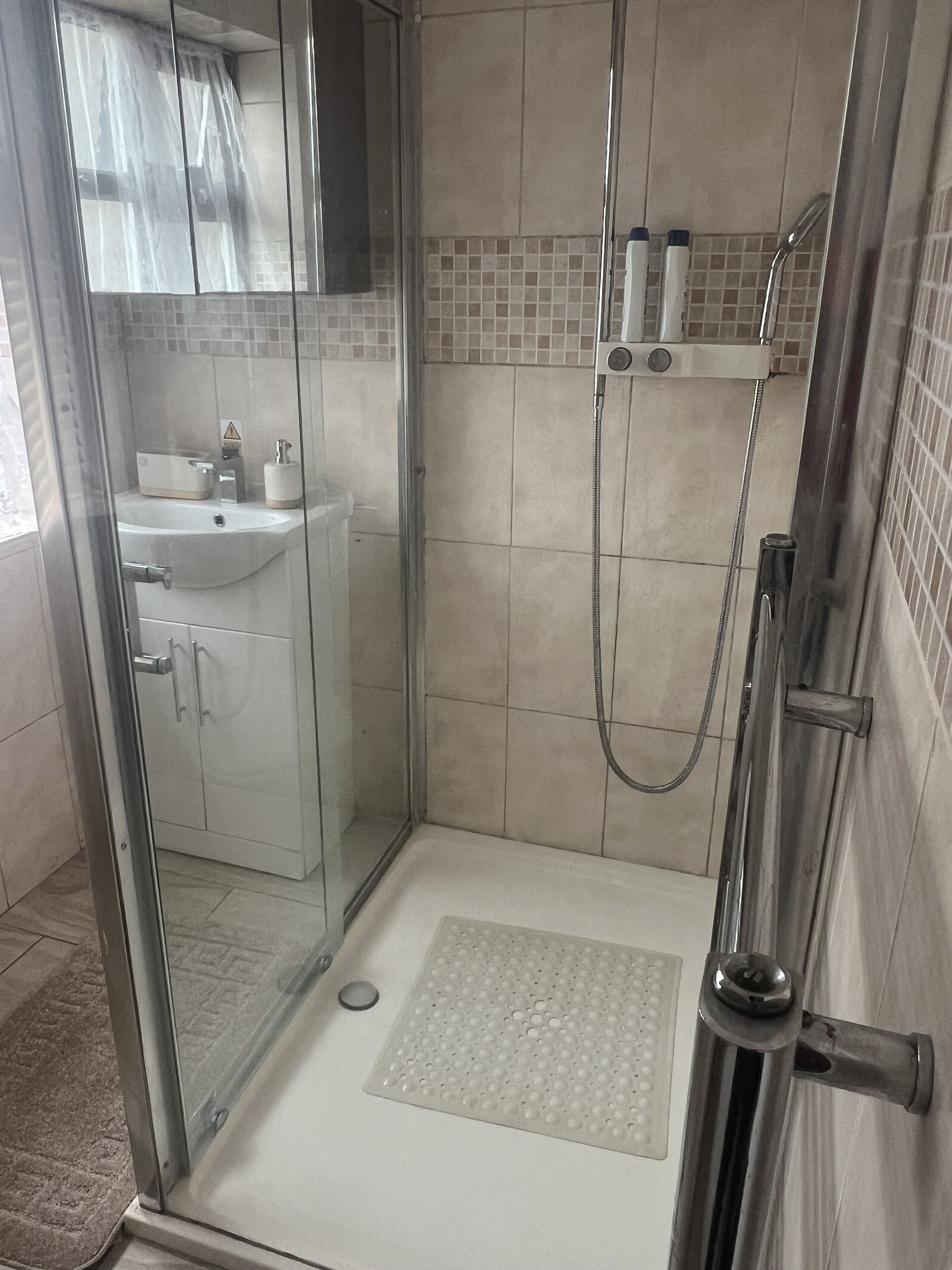 Towels, soap, shampoo, toilet paper