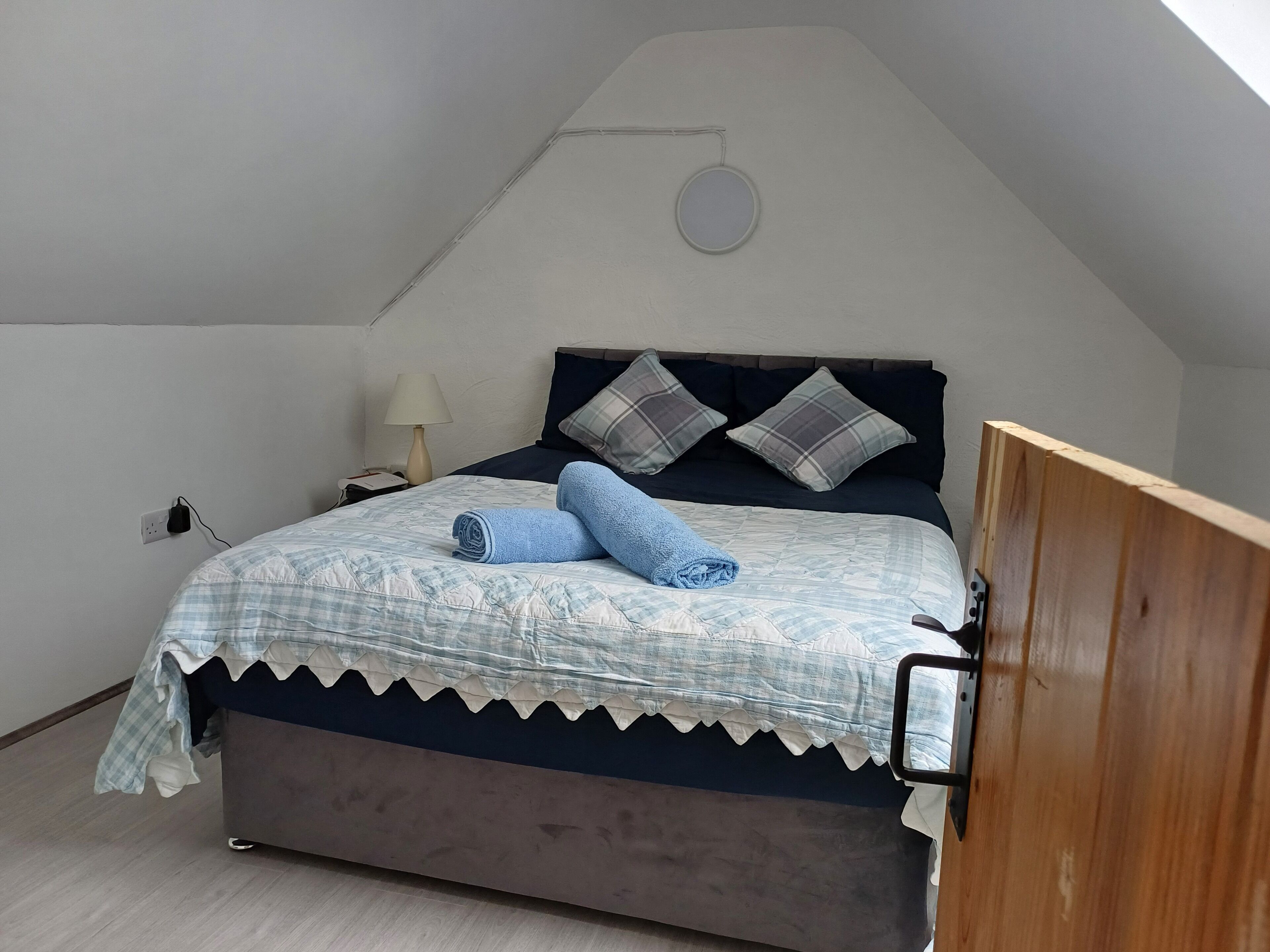 Travel crib, internet, bed sheets