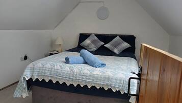 Travel crib, internet, bed sheets
