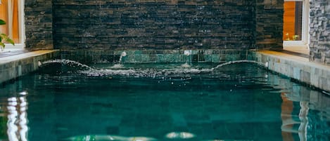 Piscina coperta, piscina all'aperto