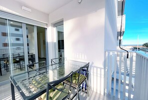 Outdoor dining - New apt. at the beach of Daimus - near Gandia (Daimús)