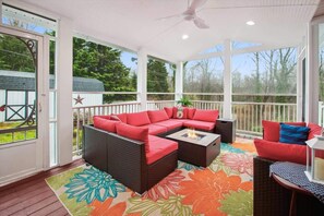 Televisor, llar de foc i oficines 