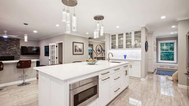 Coffee/tea maker, fridge, microwave, oven - The General's House-Spacious Home w/Pool & Hot Tub (Annapolis)
