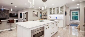 The General's House-Spacious Home w/Pool & Hot Tub