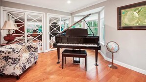 Interior - The General's House-Spacious Home w/Pool & Hot Tub (Annapolis)
