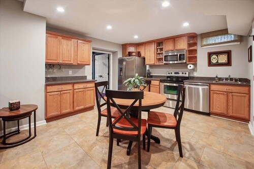 The General's House-Spacious Home w/Pool & Hot Tub