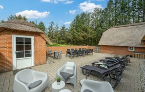 Outdoor dining - Stunning home in Ulfborg with sauna (Ulfborg)