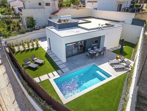 Pool - Bright Spacious House | Swimming Pool by HostWise (Porches)