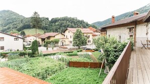 A residential area with houses, a wooden deck, and a garden. - Riba apartment, 2 bedrooms, terrace, airco, 54 m2 (Tolmin)