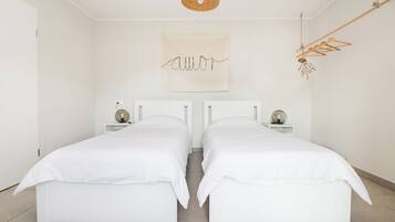 2 soverom, skrivebord, wi-fi (inkludert) og sengetøy