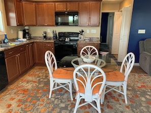 Fridge, microwave, oven, stovetop - Fisherman's access and relaxation in a 2BR 2BA on River with Dock, Pet friendly! (Carrabelle)