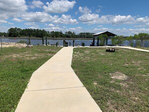 Property grounds - Fisherman's access and relaxation in a 2BR 2BA on River with Dock, Pet friendly! (Carrabelle)