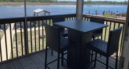 Fisherman's access and relaxation in a 2BR 2BA on River with Dock, Pet friendly!