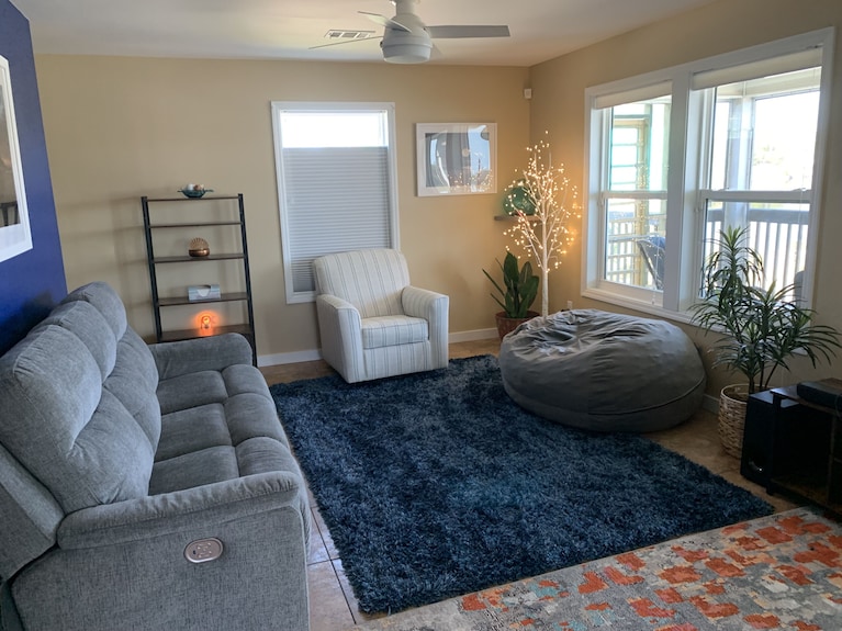 Fisherman's Access And Relaxation In A 2br 2ba On River With Dock, Pet Friendly! - Carrabelle, FL