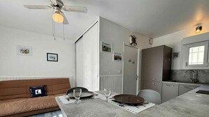 Interior - Charming studio near La Cotinière Port - 2 pax, Parking (Saint-Pierre-d'Oléron-La Cotinière)
