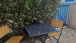 Outdoor dining - Charming studio near La Cotinière Port - 2 pax, Parking (Saint-Pierre-d'Oléron-La Cotinière)