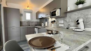 Fridge, stovetop, toaster - Charming studio near La Cotinière Port - 2 pax, Parking (Saint-Pierre-d'Oléron-La Cotinière)