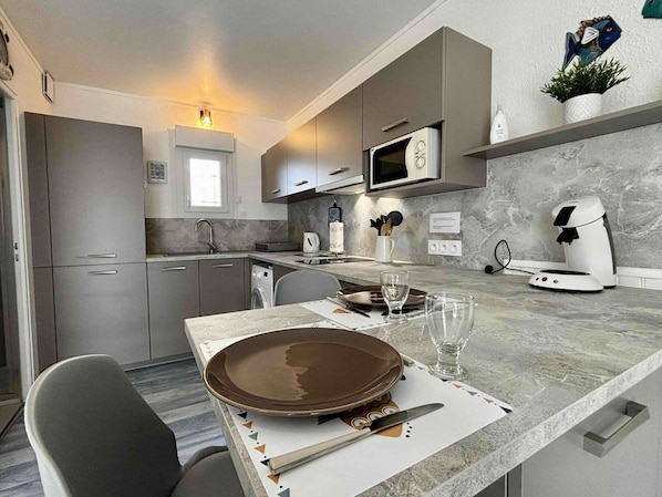 Fridge, stovetop, toaster