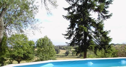 Charming 19th Century Manor, Garden, Shared Pool, Sleeps 13, Near Fishing Pond