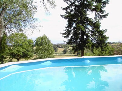 Charming 19th Century Manor, Garden, Shared Pool, Sleeps 13, Near Fishing Pond