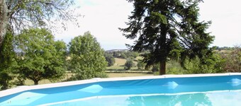 Charming 19th Century Manor, Garden, Shared Pool, Sleeps 13, Near Fishing Pond