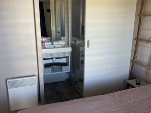 3 slaapkamers, een strijkplank/strijkijzer