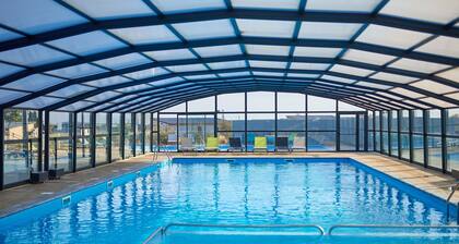 Wooden chalet 3 beds in secure estate with heated pool