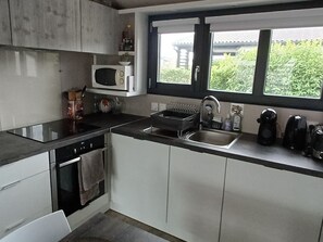 Geladeira, micro-ondas, fogão, cooktop