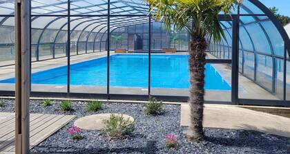 2-bedroom chalet with terrace and air conditioning near Gulf of Morbihan