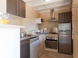 Micro-ondes, four, plaque de cuisson, lave-vaisselle