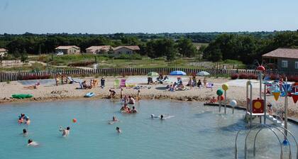 Chalet tranquilo 2 habs con piscina y lago cerca de la playa en Vendée