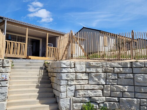 Chalet 2 chambres au calme avec terrasse en Bretagne