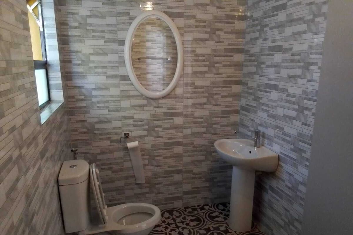 Shower, free toiletries, slippers, towels