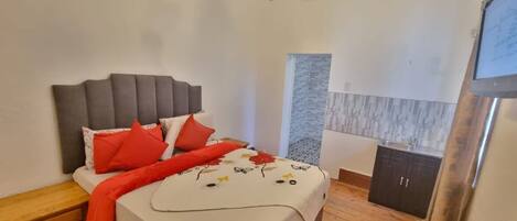 Minibar, free WiFi, bed sheets