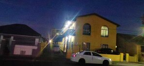 Fachada de la propiedad
