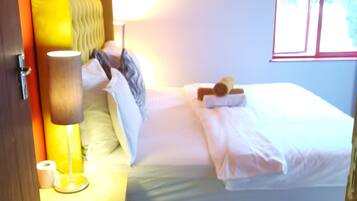 Minibar, truy cập Internet không dây miễn phí, bộ trải giường
