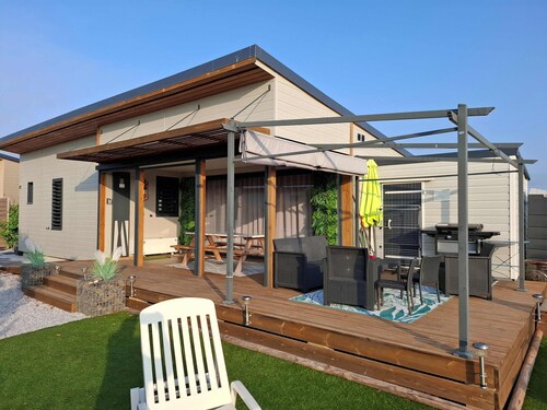 Cozy chalet 3 bedrooms, secure estate with heated pool